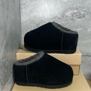 UGG Black Pump slide Shoes